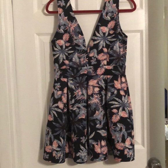 Tropical Mini Dress with deep V Neck - Picture 2 of 5